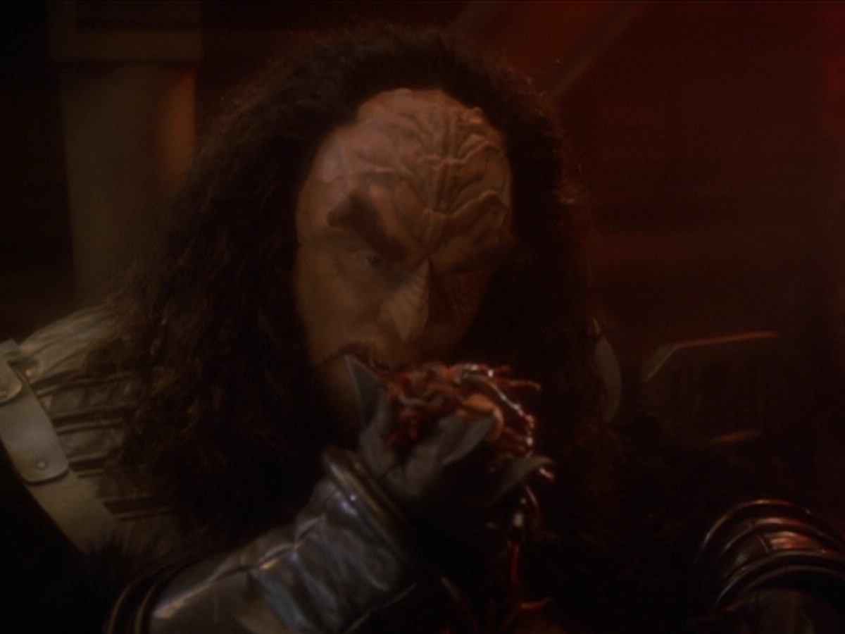 extant_StarTrek_DS9_6x03-SonsAndDaughters_00280.jpg