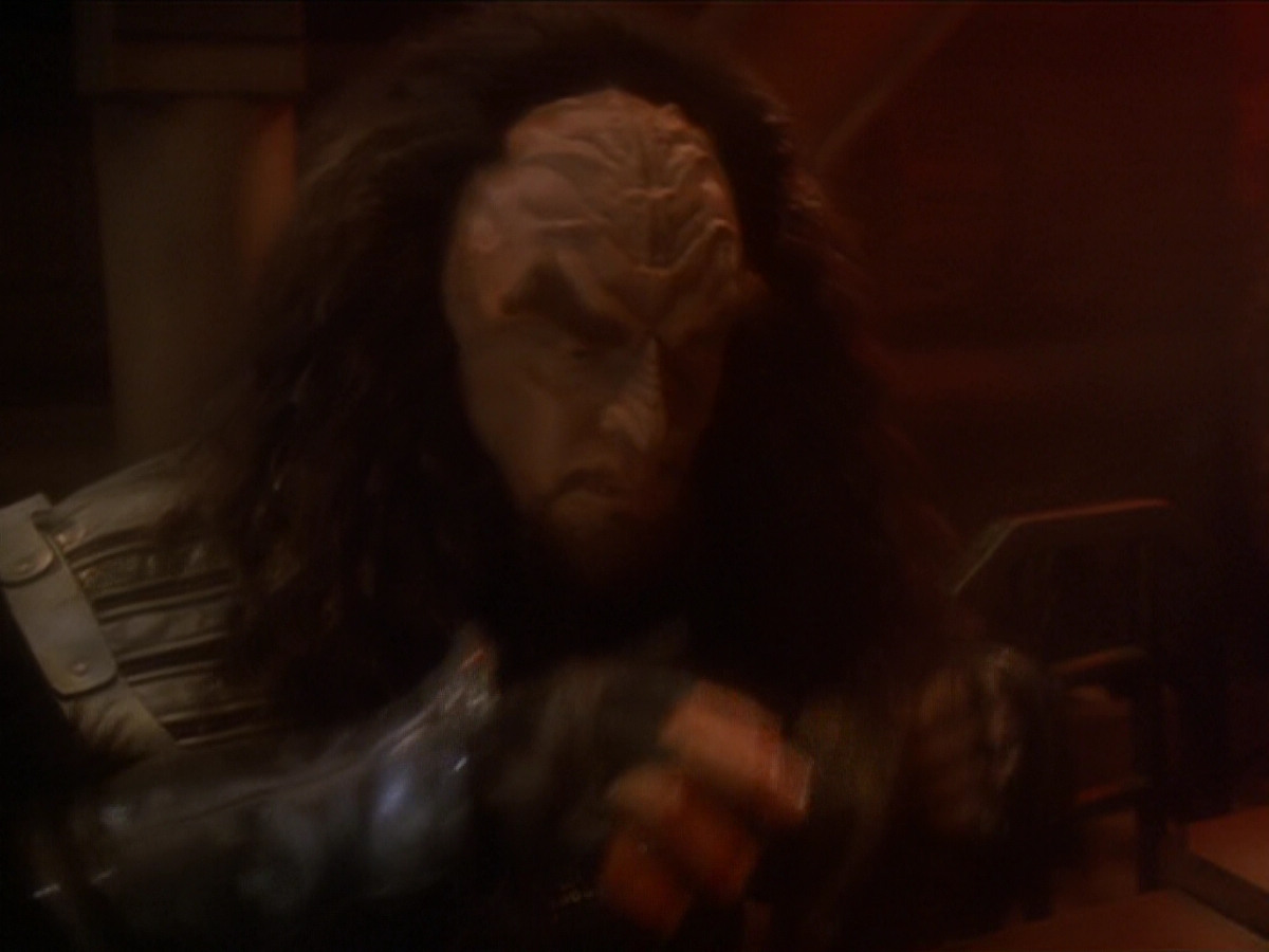 extant_StarTrek_DS9_6x03-SonsAndDaughters_00285.jpg