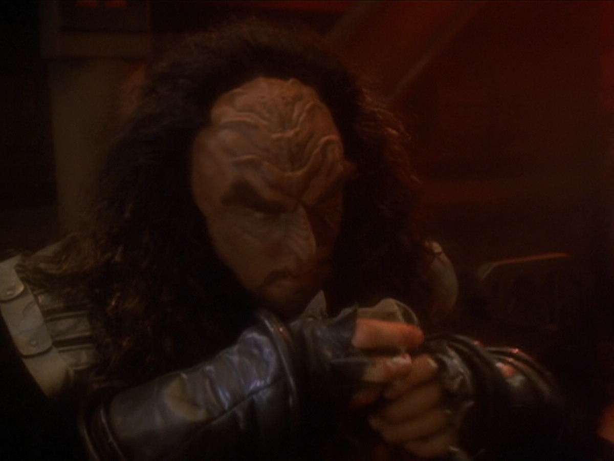 extant_StarTrek_DS9_6x03-SonsAndDaughters_00291.jpg