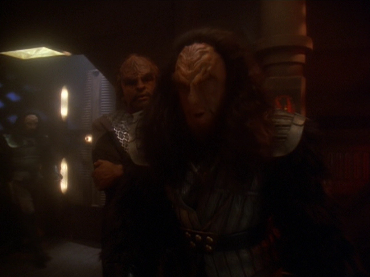 extant_StarTrek_DS9_6x03-SonsAndDaughters_00316.jpg