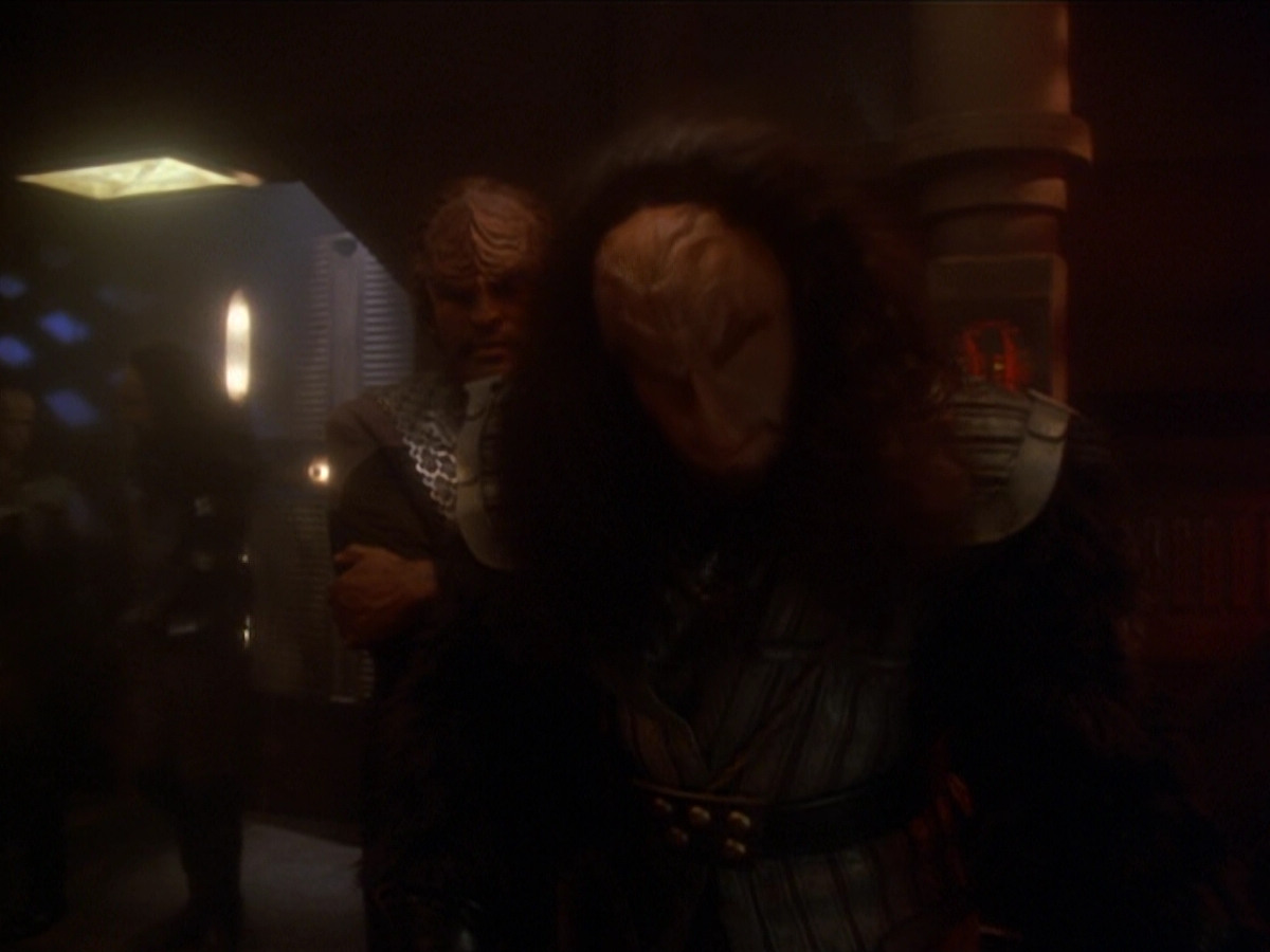 extant_StarTrek_DS9_6x03-SonsAndDaughters_00318.jpg