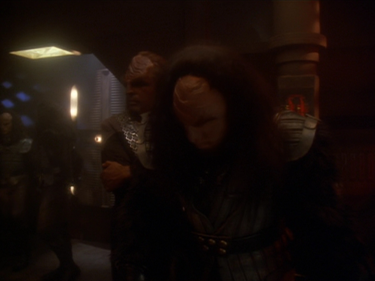 extant_StarTrek_DS9_6x03-SonsAndDaughters_00319.jpg