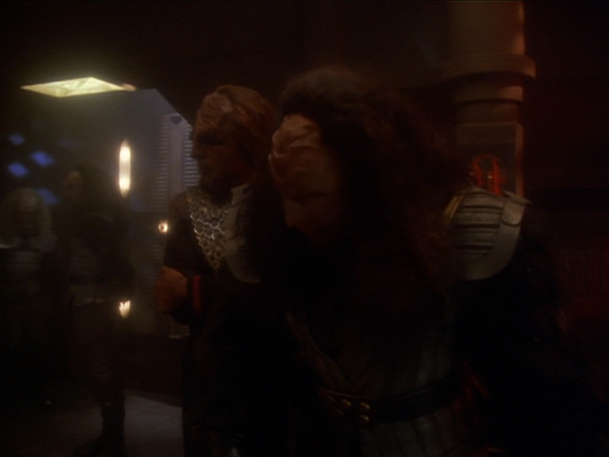 extant_StarTrek_DS9_6x03-SonsAndDaughters_00320.jpg