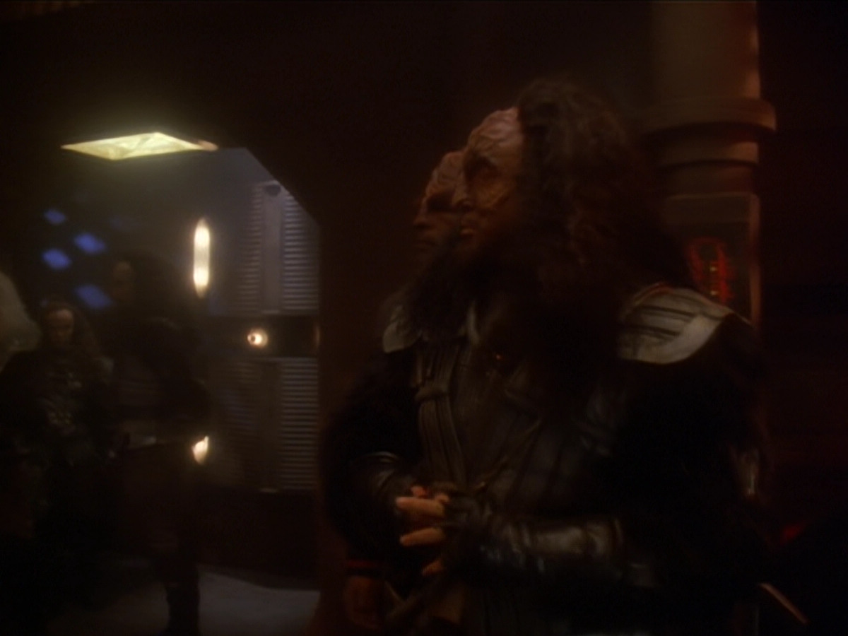 extant_StarTrek_DS9_6x03-SonsAndDaughters_00322.jpg
