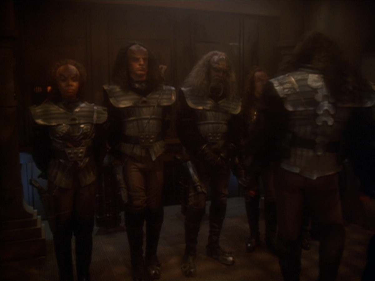 extant_StarTrek_DS9_6x03-SonsAndDaughters_00361.jpg