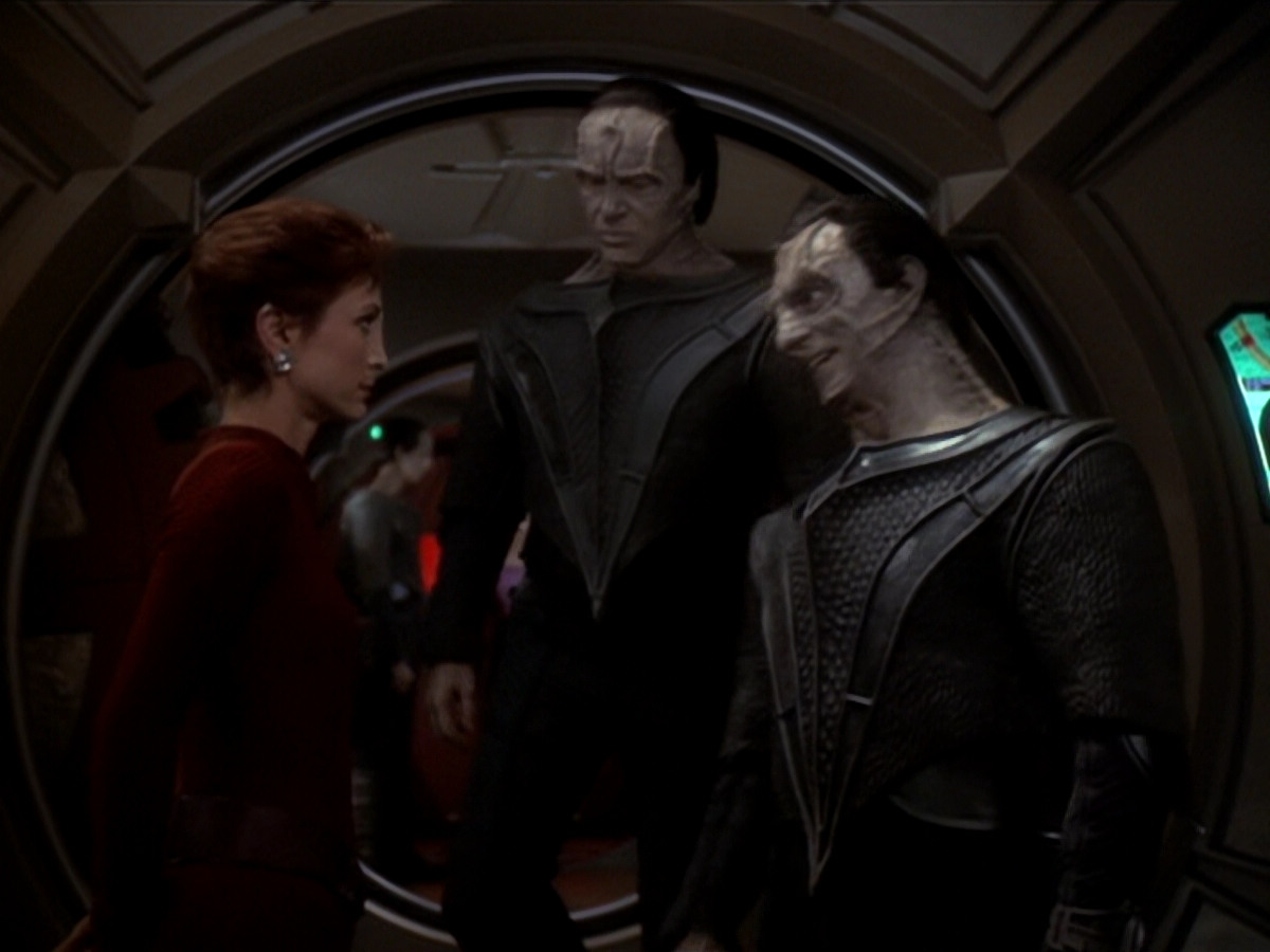 extant_StarTrek_DS9_6x03-SonsAndDaughters_00834.jpg