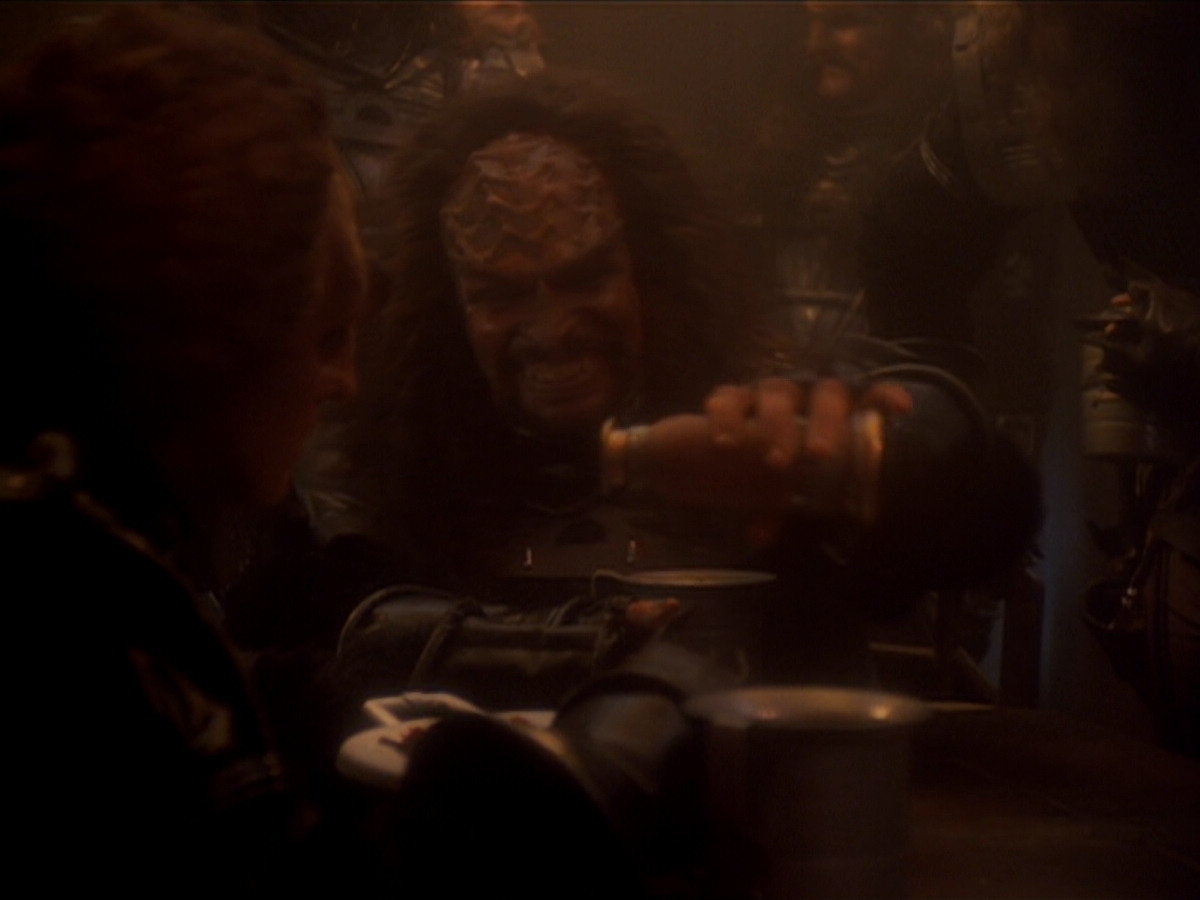 extant_StarTrek_DS9_6x03-SonsAndDaughters_01527.jpg