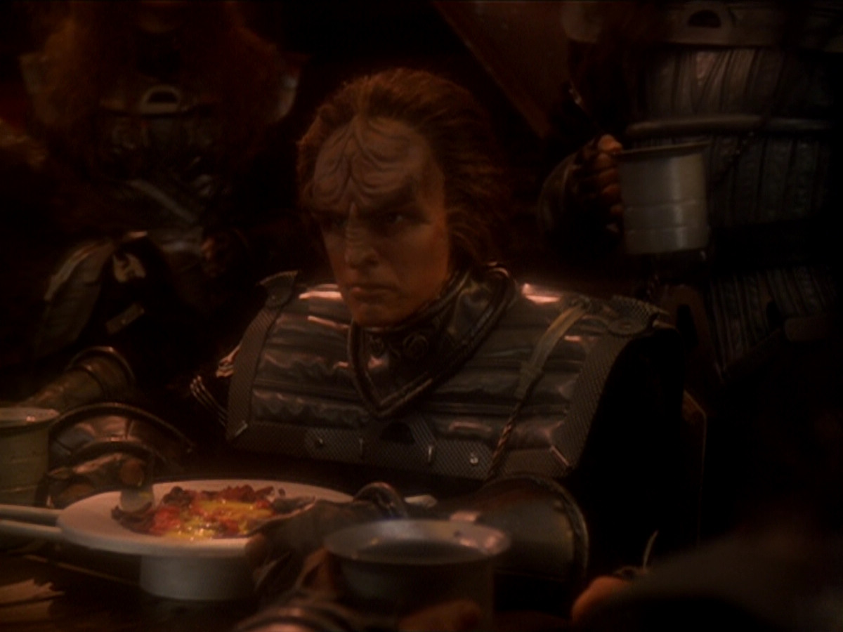 extant_StarTrek_DS9_6x03-SonsAndDaughters_01567.jpg