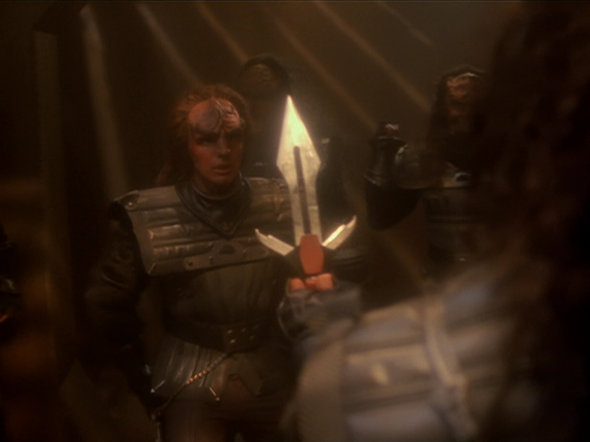 extant_StarTrek_DS9_6x03-SonsAndDaughters_01635.jpg