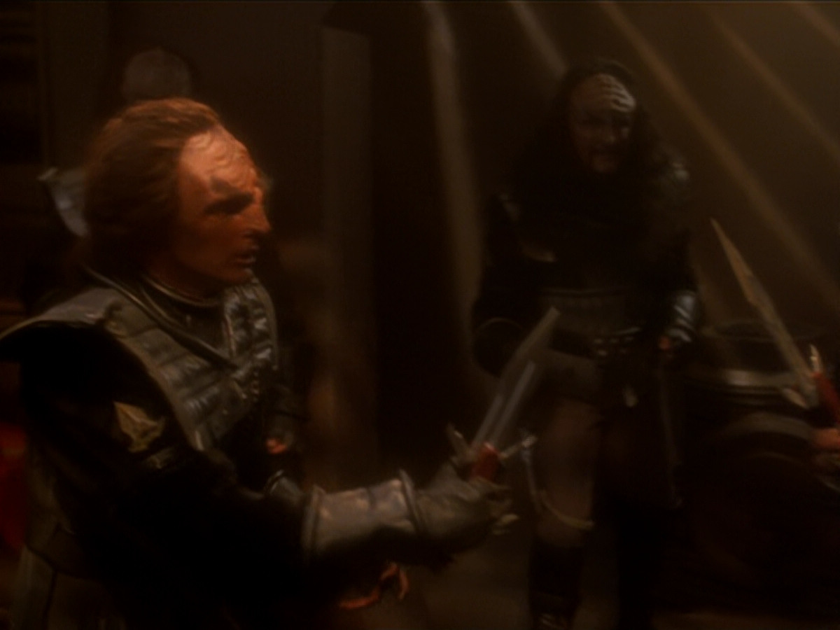 extant_StarTrek_DS9_6x03-SonsAndDaughters_01640.jpg