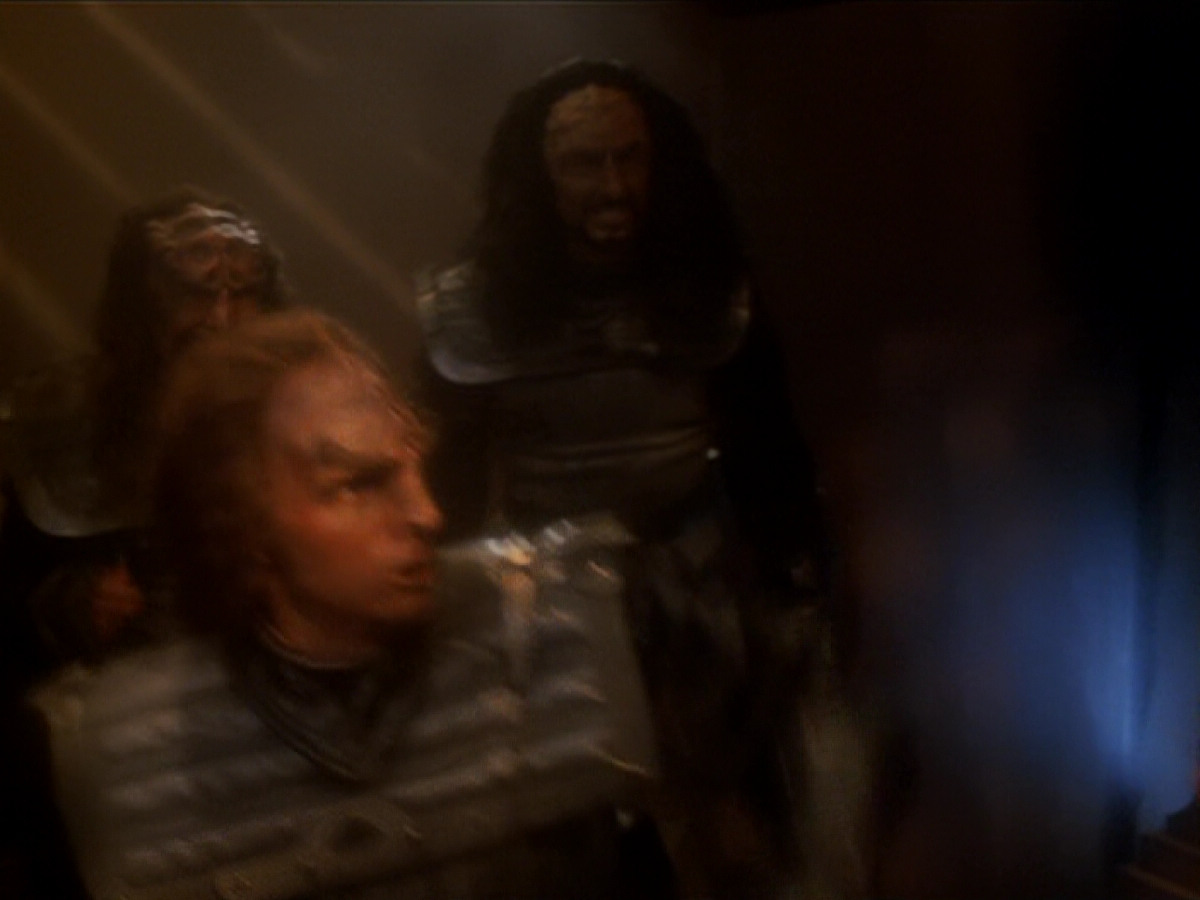 extant_StarTrek_DS9_6x03-SonsAndDaughters_01665.jpg