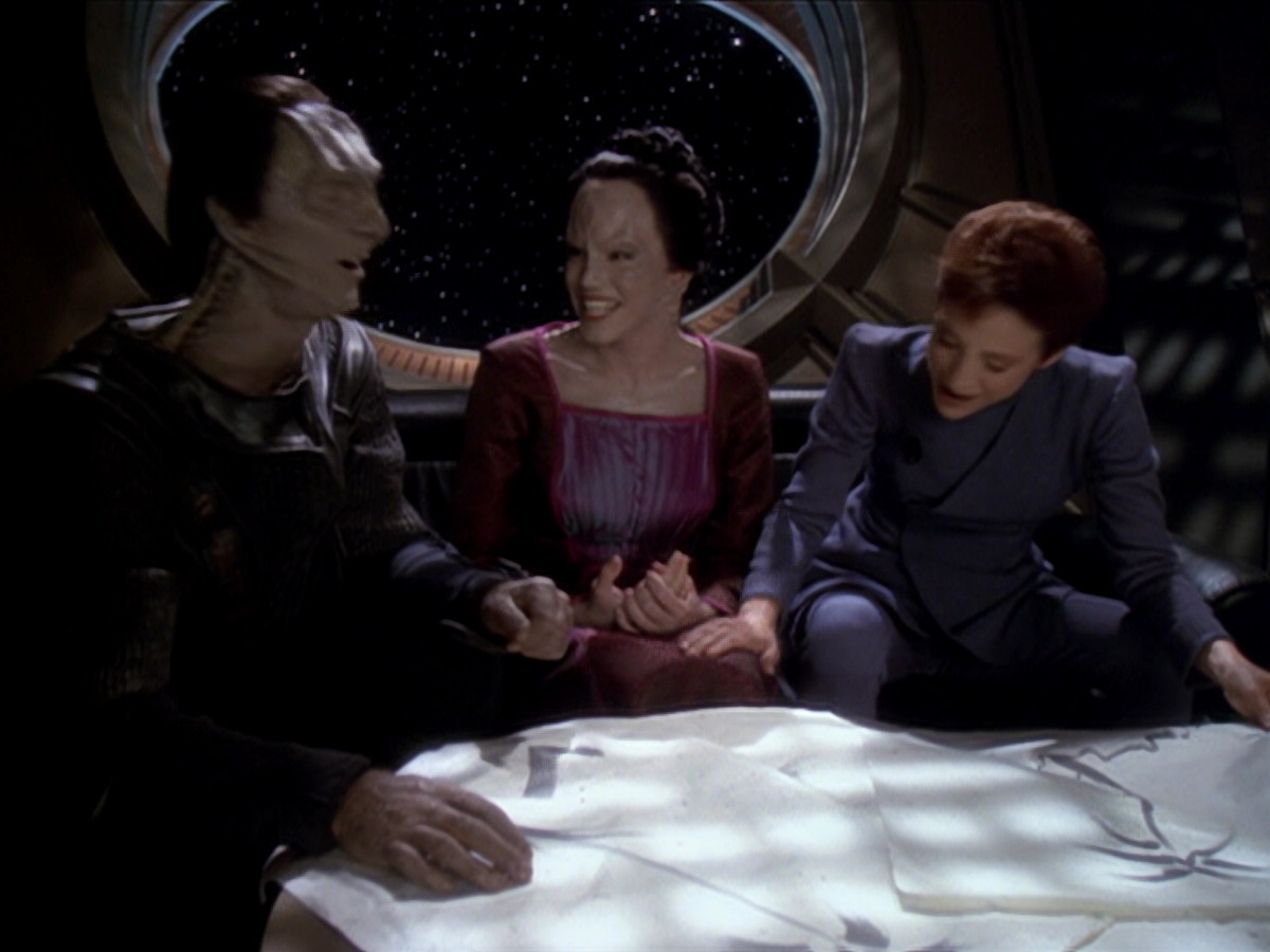 extant_StarTrek_DS9_6x03-SonsAndDaughters_01895.jpg