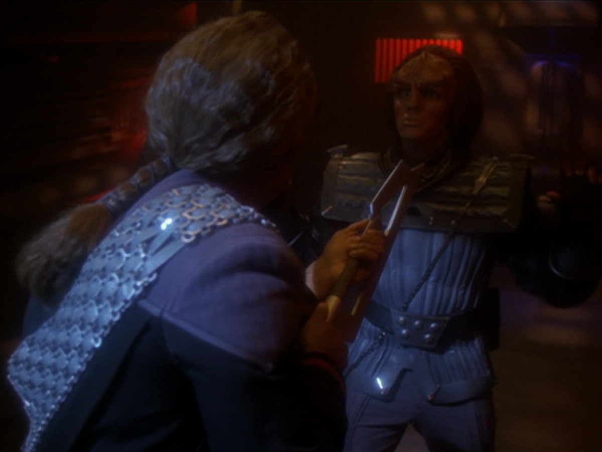 extant_StarTrek_DS9_6x03-SonsAndDaughters_02525.jpg