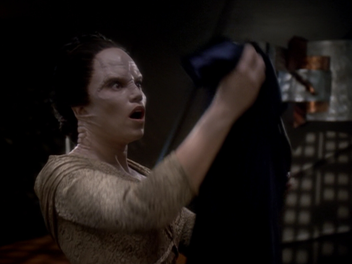 extant_StarTrek_DS9_6x03-SonsAndDaughters_02794.jpg