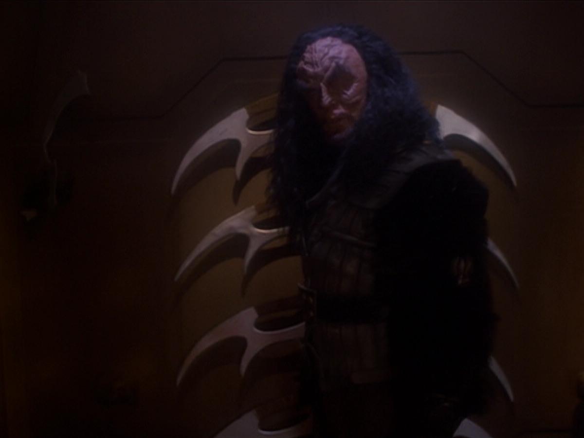 extant_StarTrek_DS9_6x03-SonsAndDaughters_02891.jpg