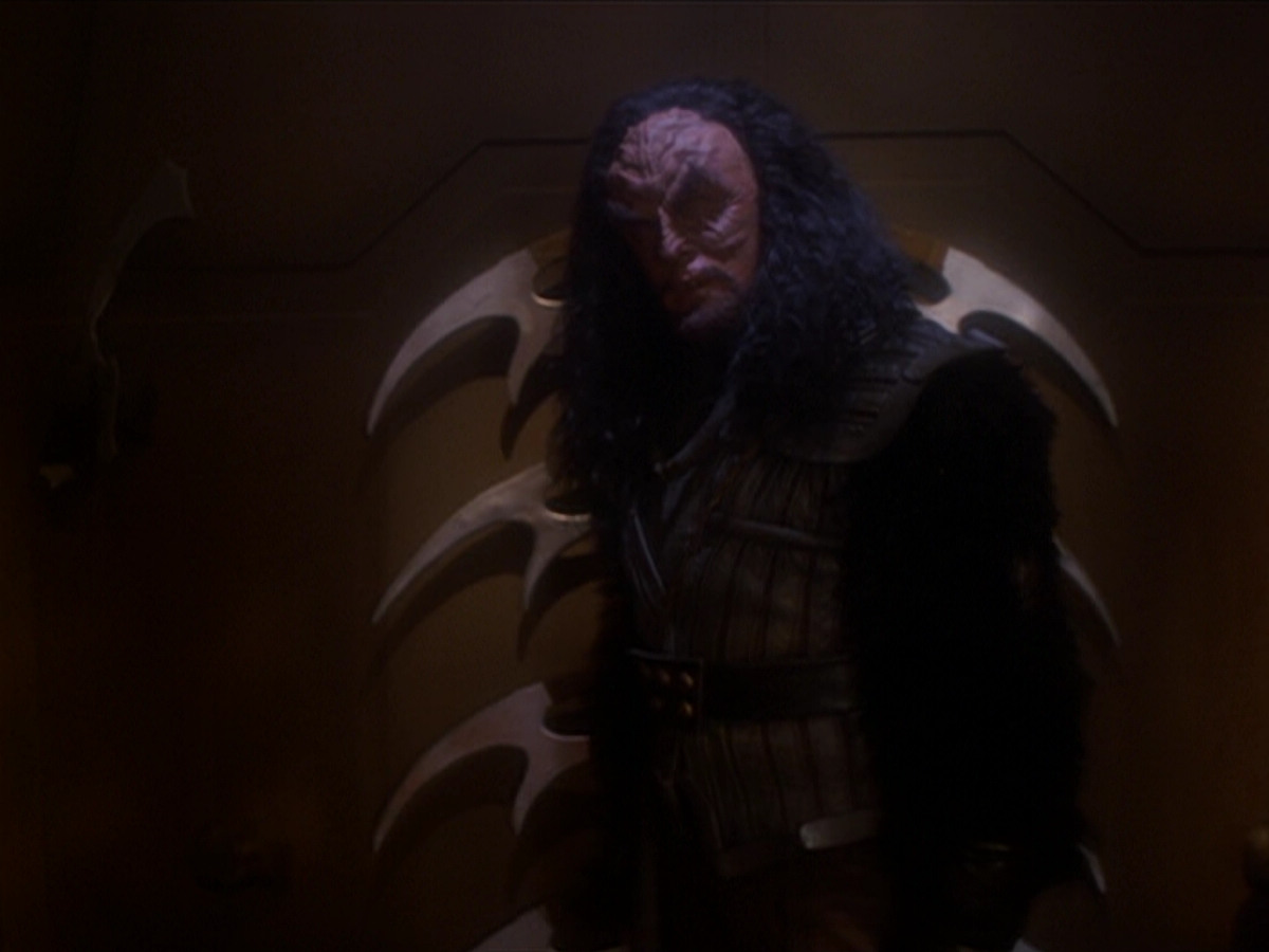 extant_StarTrek_DS9_6x03-SonsAndDaughters_02900.jpg