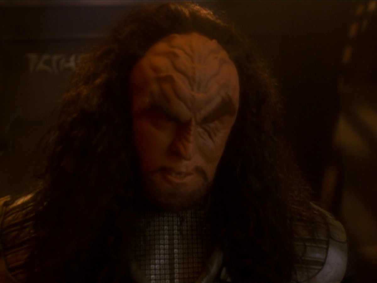extant_StarTrek_DS9_6x03-SonsAndDaughters_02927.jpg