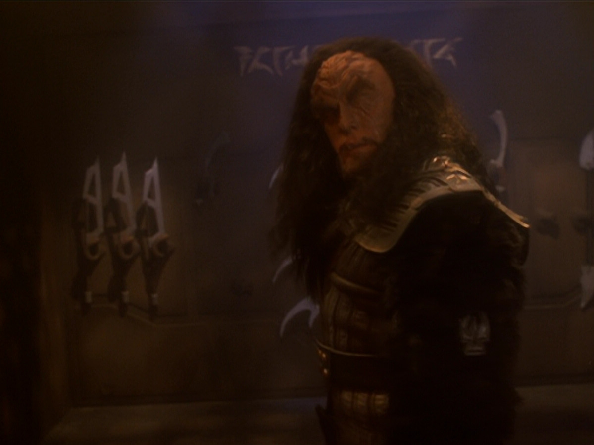 extant_StarTrek_DS9_6x03-SonsAndDaughters_02972.jpg