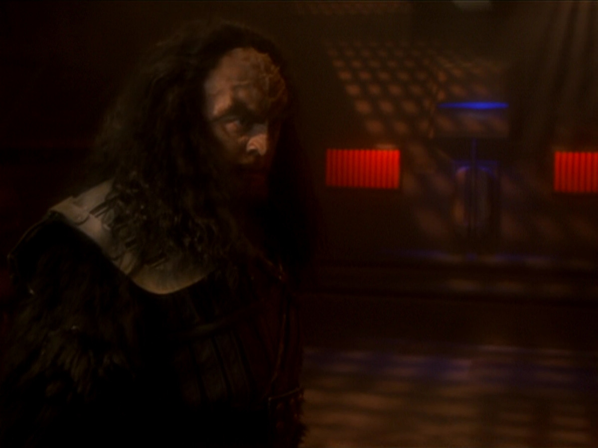 extant_StarTrek_DS9_6x03-SonsAndDaughters_03025.jpg