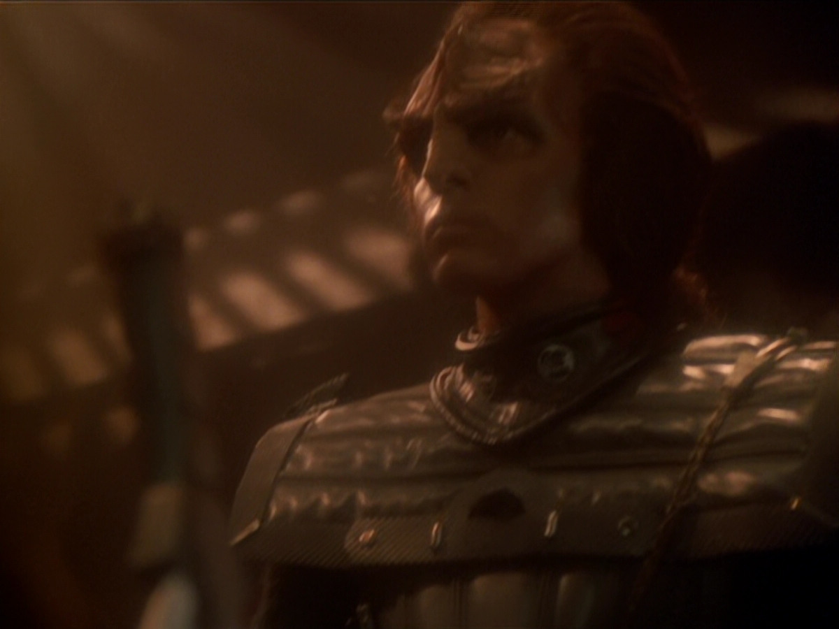 extant_StarTrek_DS9_6x03-SonsAndDaughters_03033.jpg