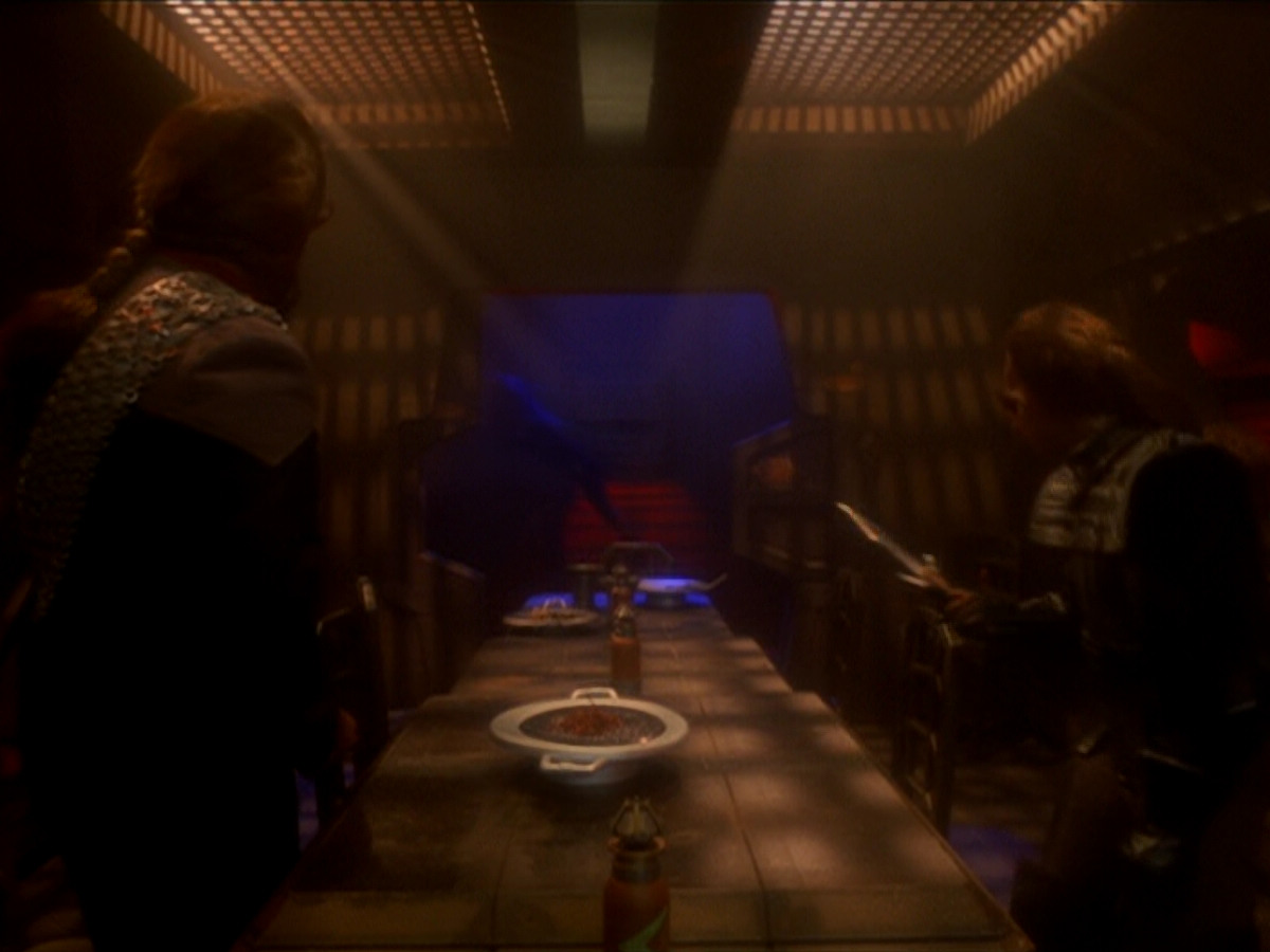 extant_StarTrek_DS9_6x03-SonsAndDaughters_03126.jpg