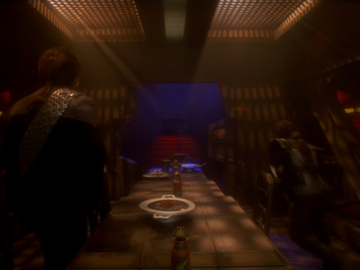 extant_StarTrek_DS9_6x03-SonsAndDaughters_03127.jpg