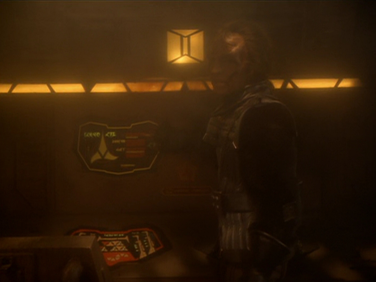 extant_StarTrek_DS9_6x03-SonsAndDaughters_03194.jpg