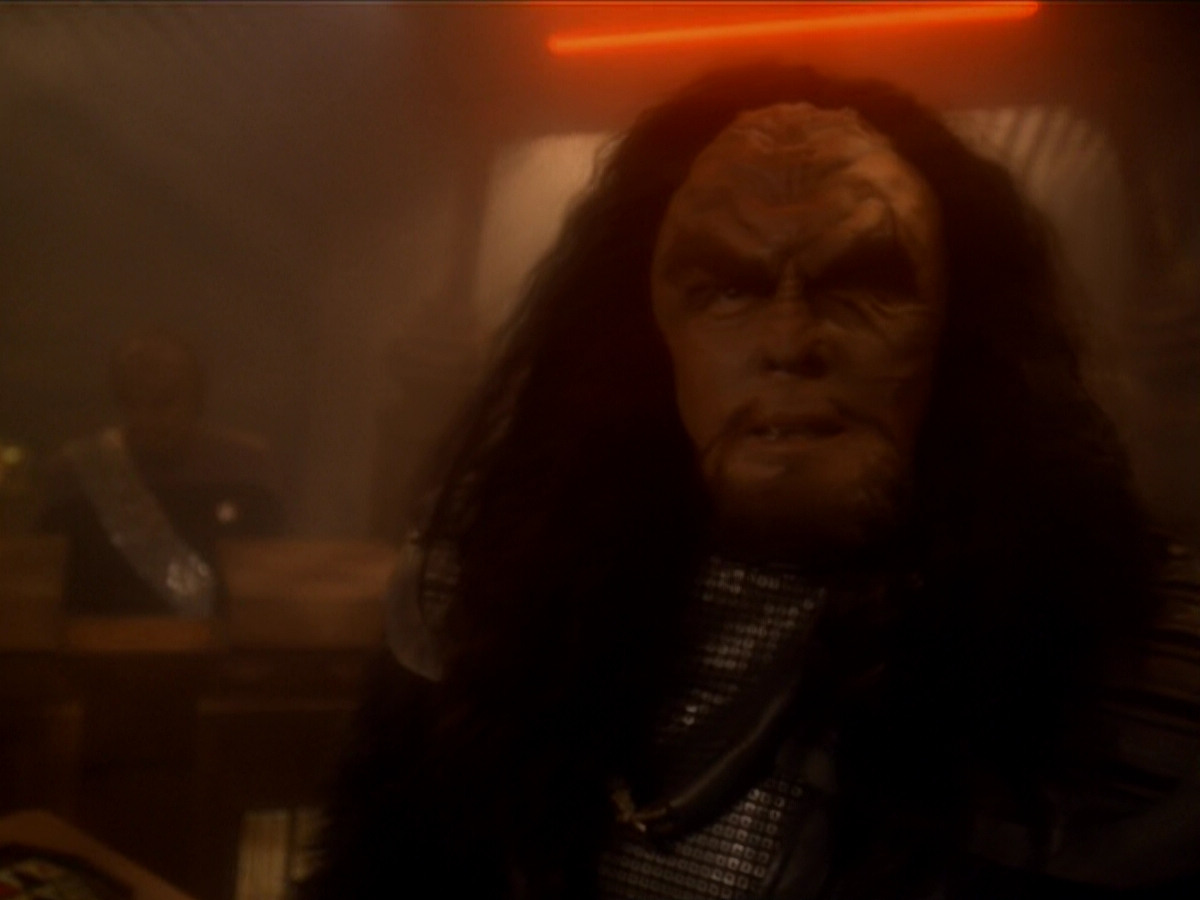 extant_StarTrek_DS9_6x03-SonsAndDaughters_03206.jpg
