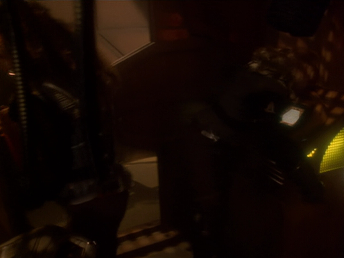 extant_StarTrek_DS9_6x03-SonsAndDaughters_03344.jpg