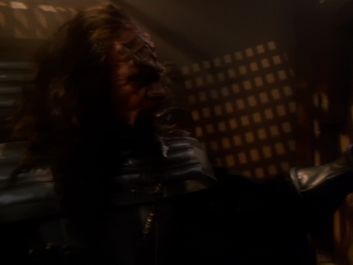 extant_StarTrek_DS9_6x03-SonsAndDaughters_03352.jpg