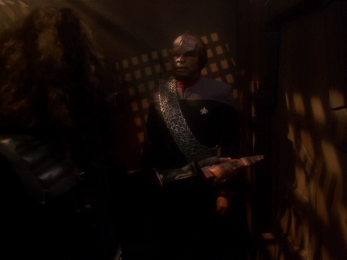 extant_StarTrek_DS9_6x03-SonsAndDaughters_03358.jpg