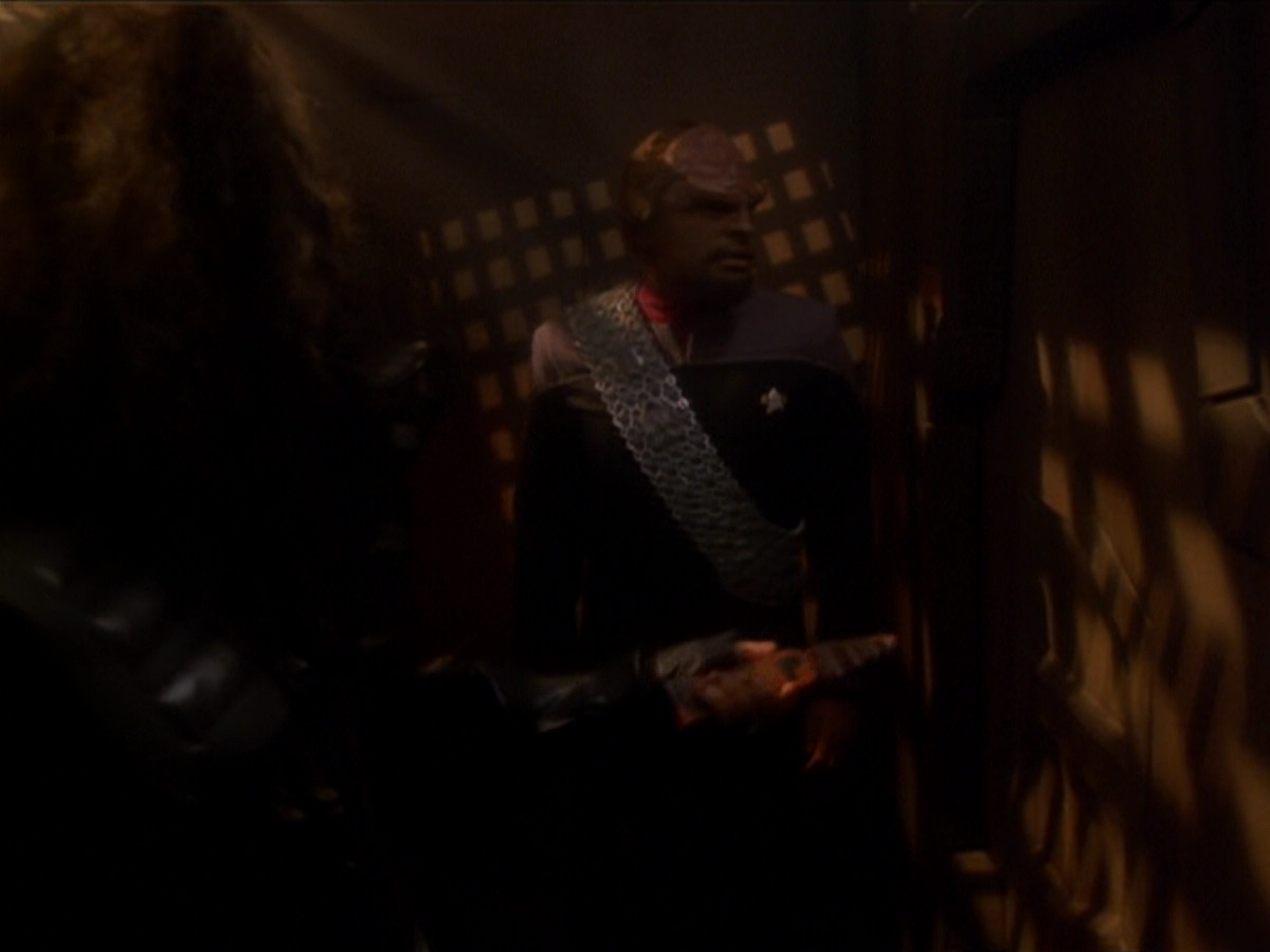 extant_StarTrek_DS9_6x03-SonsAndDaughters_03359.jpg