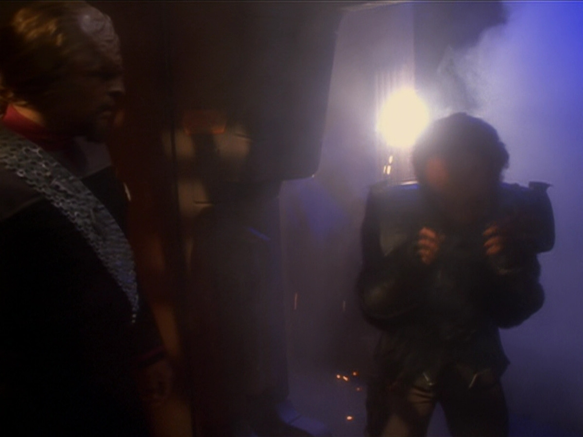 extant_StarTrek_DS9_6x03-SonsAndDaughters_03384.jpg