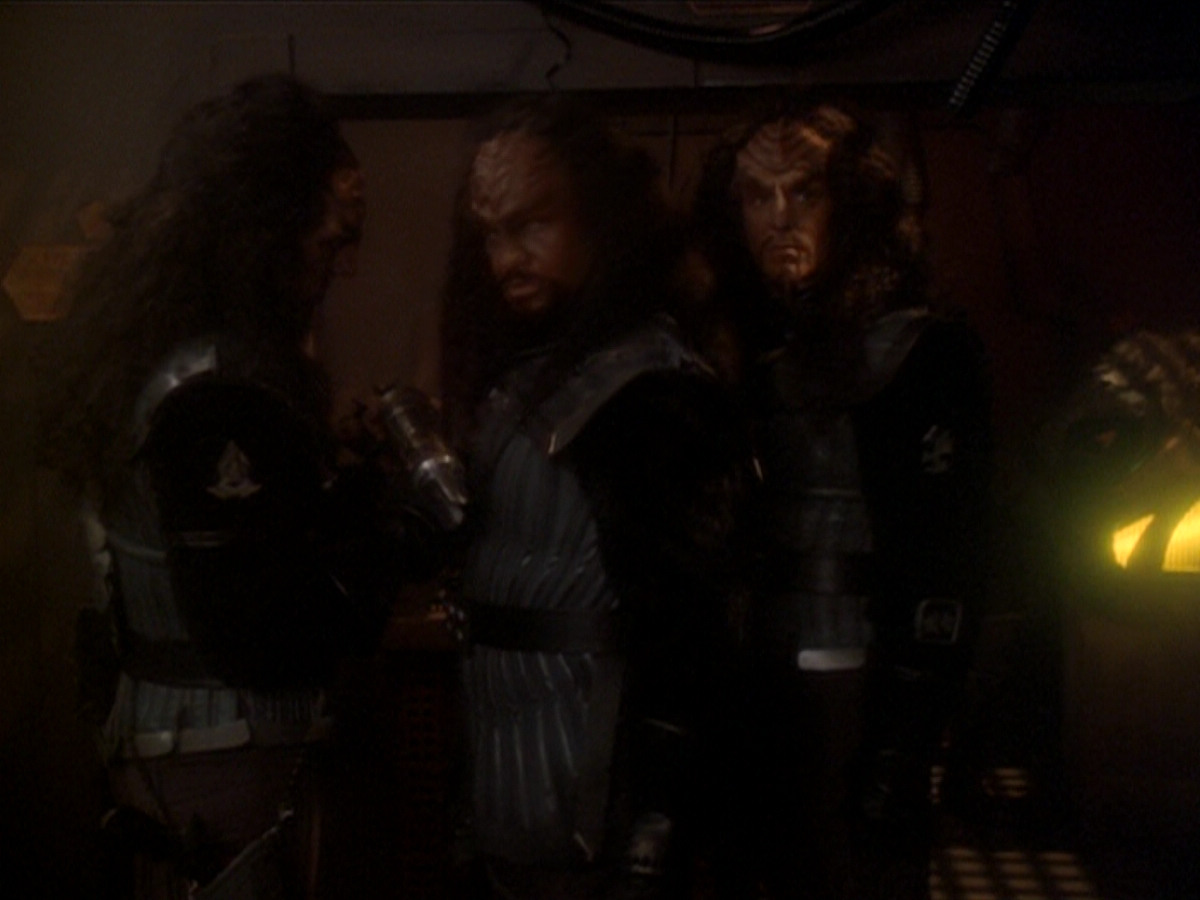 extant_StarTrek_DS9_6x03-SonsAndDaughters_03391.jpg