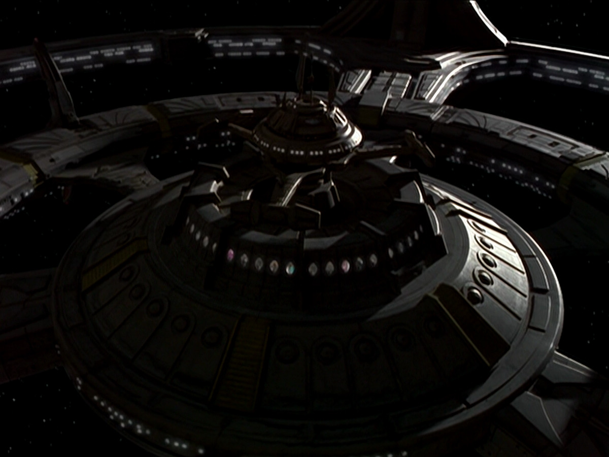 extant_StarTrek_DS9_6x03-SonsAndDaughters_03434.jpg
