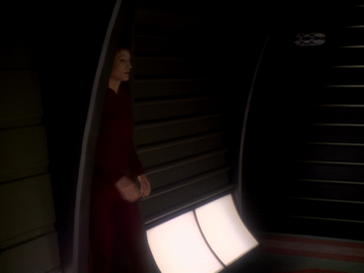 extant_StarTrek_DS9_6x03-SonsAndDaughters_03438.jpg