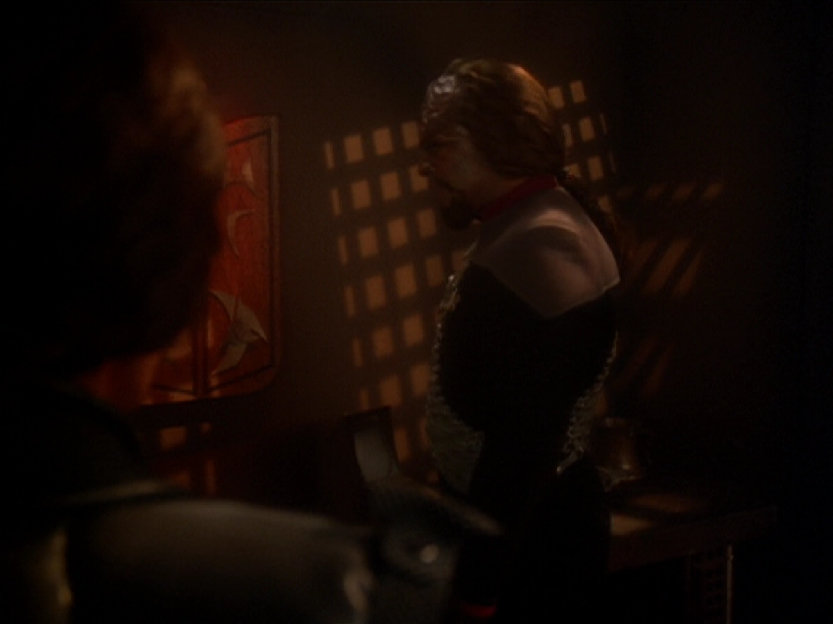 extant_StarTrek_DS9_6x03-SonsAndDaughters_03514.jpg