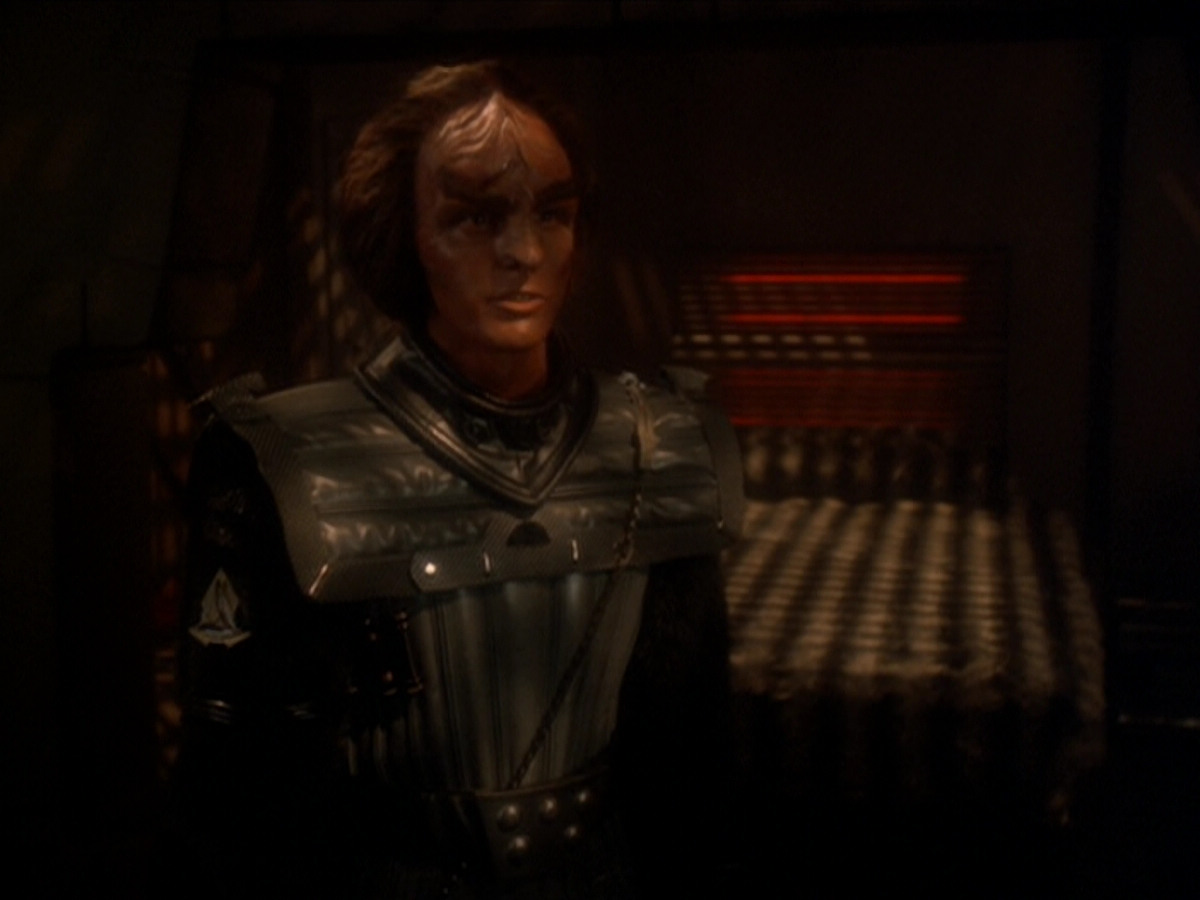 extant_StarTrek_DS9_6x03-SonsAndDaughters_03521.jpg