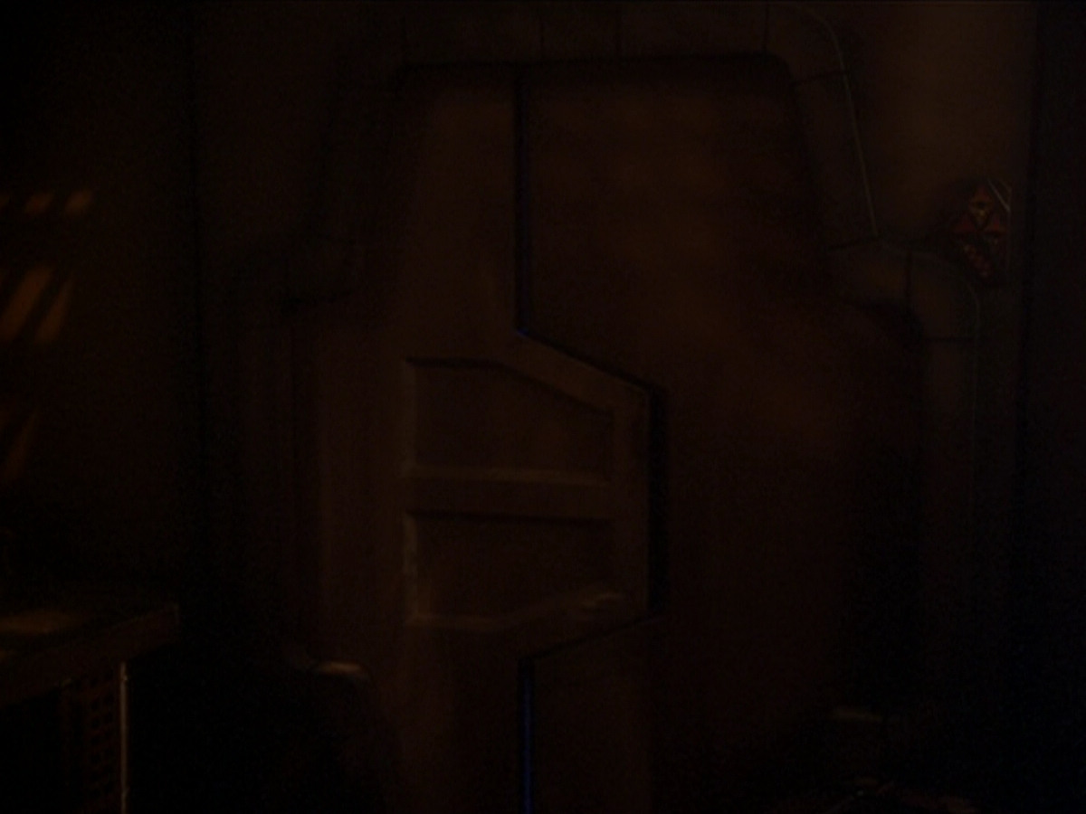 extant_StarTrek_DS9_6x03-SonsAndDaughters_03557.jpg