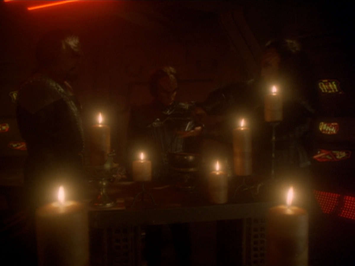 extant_StarTrek_DS9_6x03-SonsAndDaughters_03609.jpg