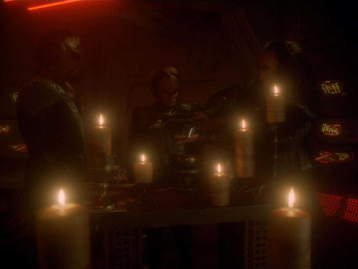 extant_StarTrek_DS9_6x03-SonsAndDaughters_03610.jpg