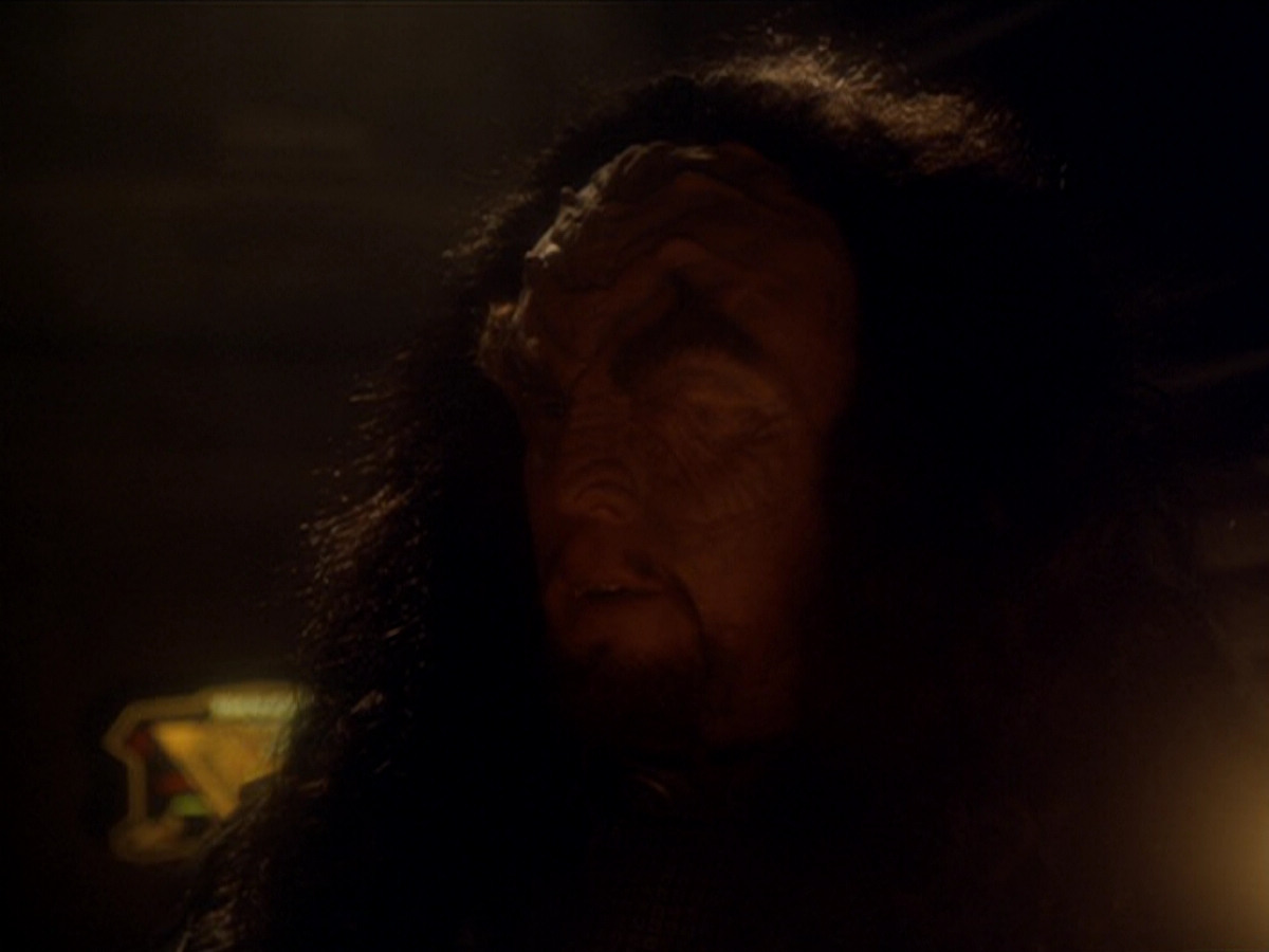 extant_StarTrek_DS9_6x03-SonsAndDaughters_03677.jpg