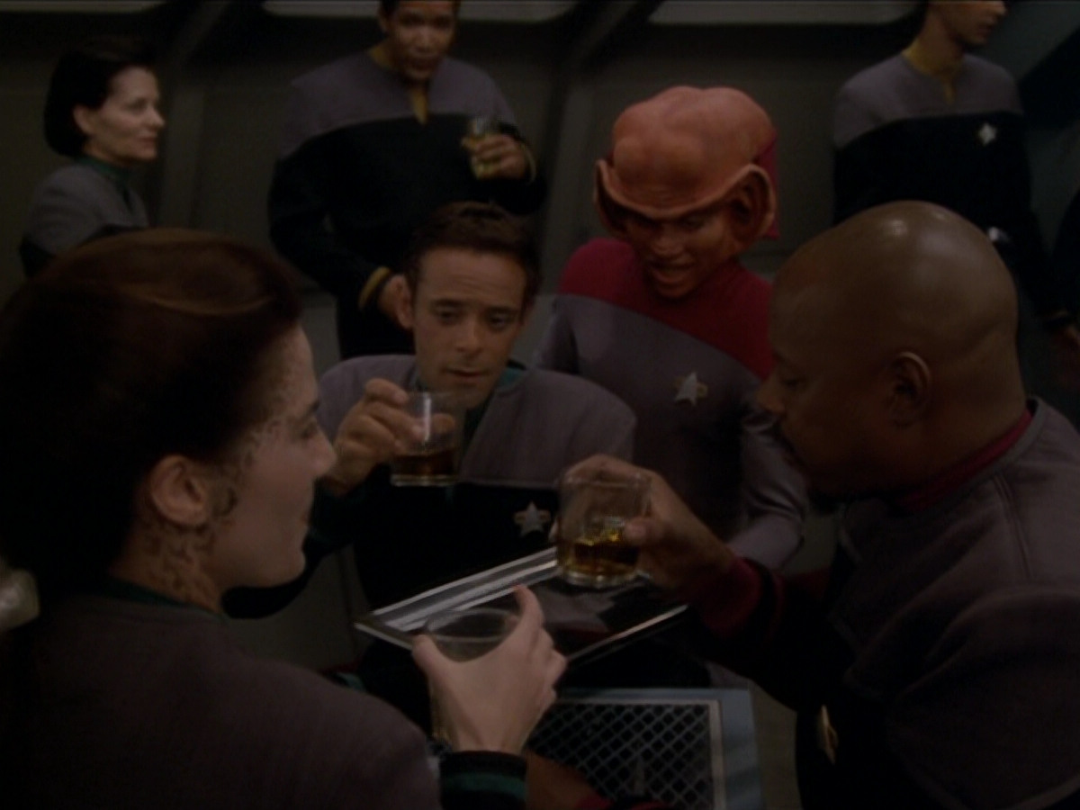 extant_StarTrek_DS9_6x04-BehindTheLines_00035.jpg