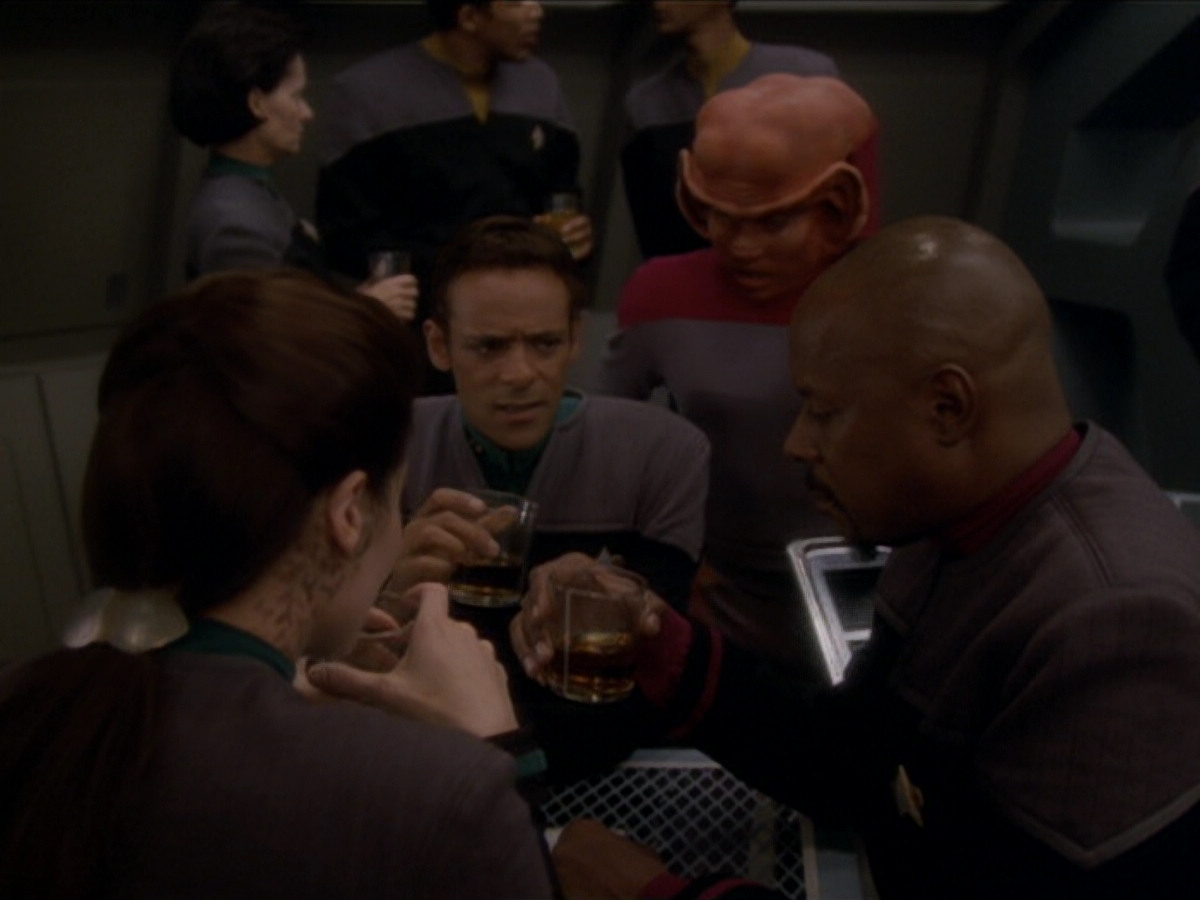 extant_StarTrek_DS9_6x04-BehindTheLines_00039.jpg