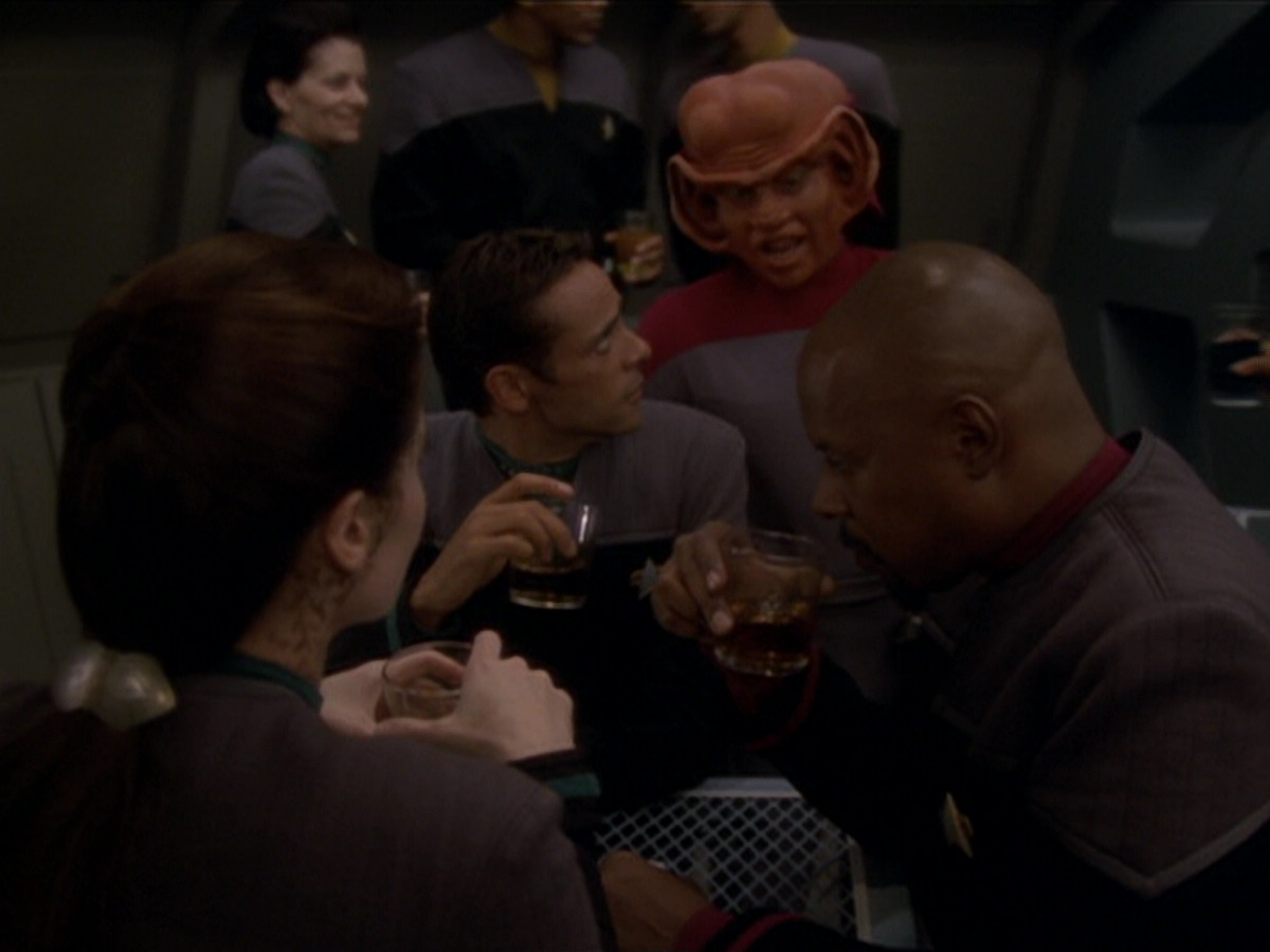extant_StarTrek_DS9_6x04-BehindTheLines_00042.jpg