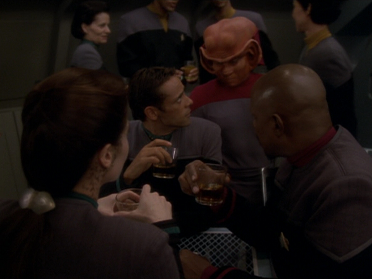 extant_StarTrek_DS9_6x04-BehindTheLines_00043.jpg