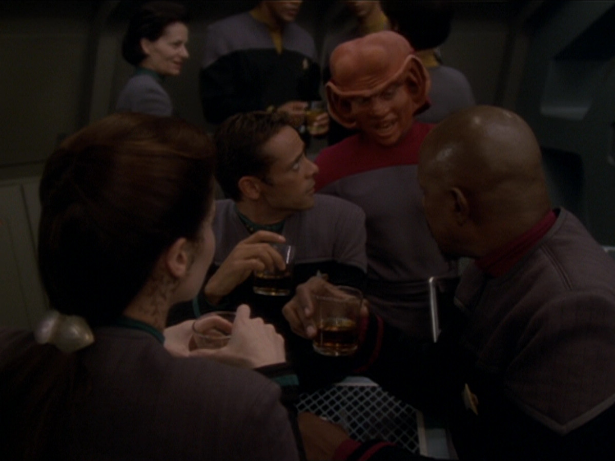 extant_StarTrek_DS9_6x04-BehindTheLines_00044.jpg