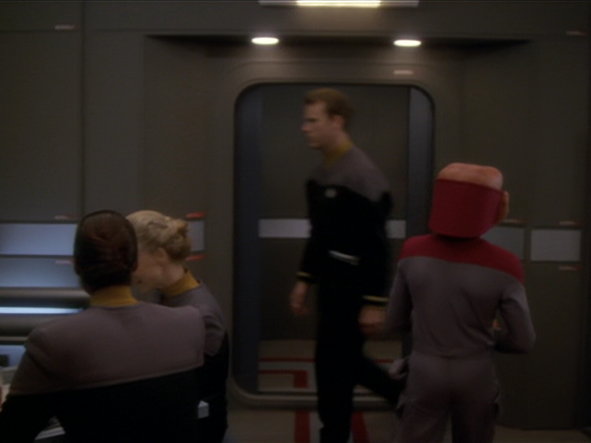 extant_StarTrek_DS9_6x04-BehindTheLines_00054.jpg
