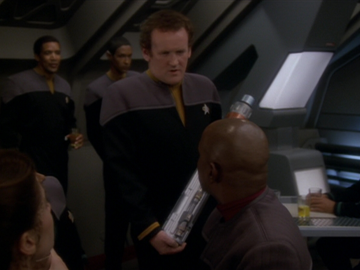 extant_StarTrek_DS9_6x04-BehindTheLines_00067.jpg