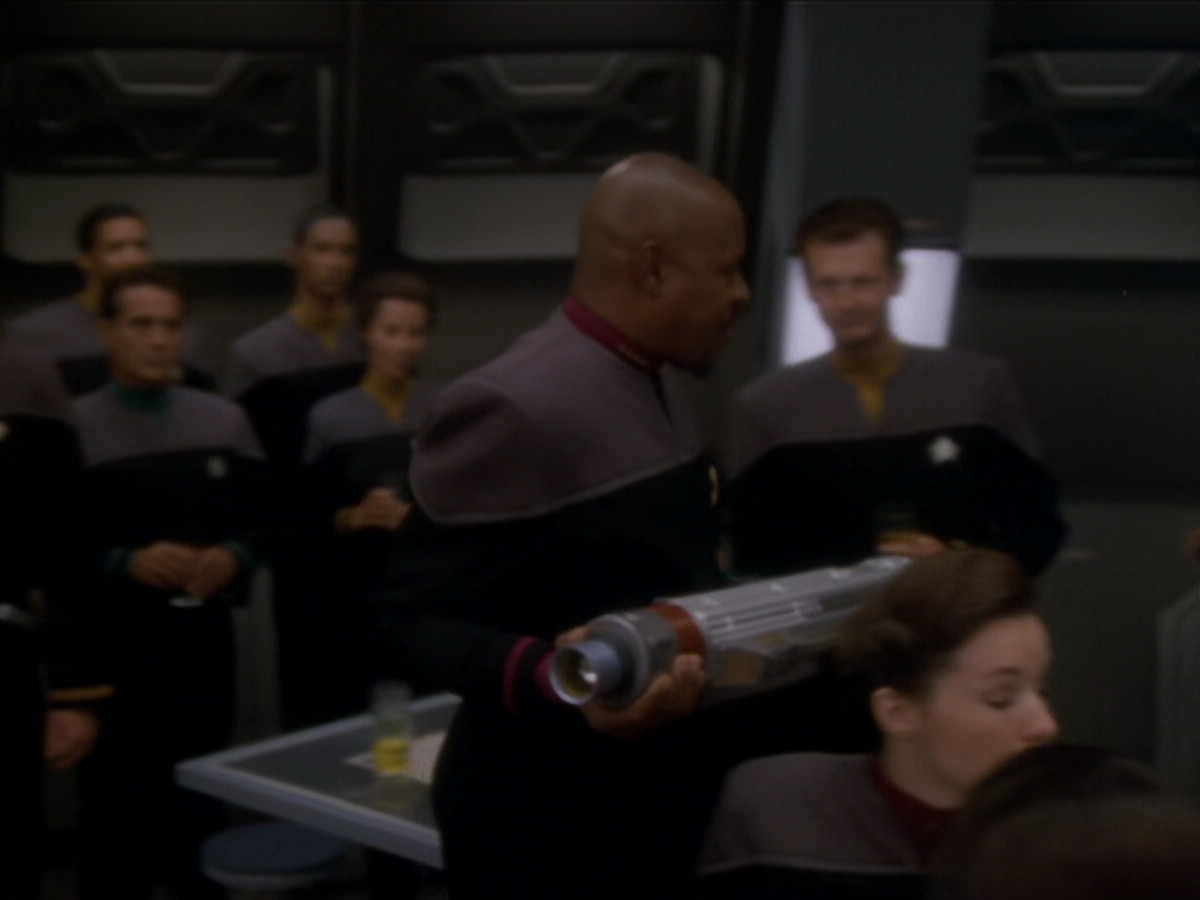 extant_StarTrek_DS9_6x04-BehindTheLines_00099.jpg